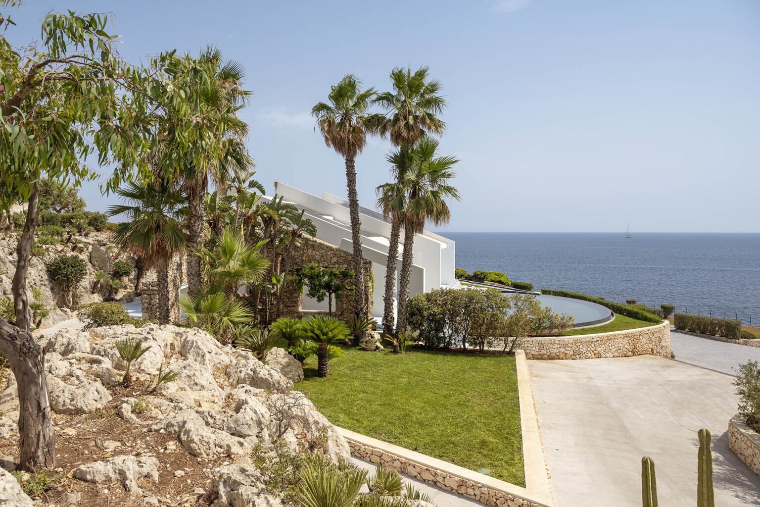 Syracuse Luxury Seafront Villa | Sicily image 44 | Only on SopranoVillas