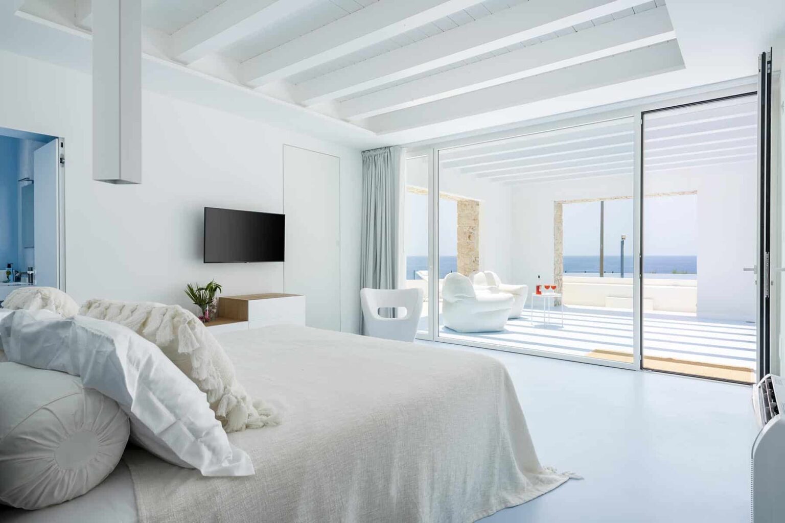 Syracuse Luxury Seafront Villa | Sicily image 21 | Only on SopranoVillas