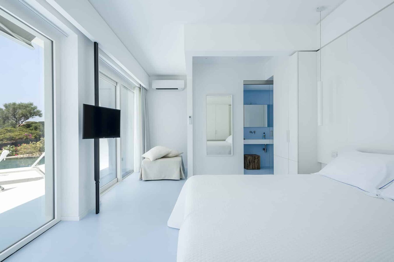 Syracuse Luxury Seafront Villa | Sicily image 27 | Only on SopranoVillas
