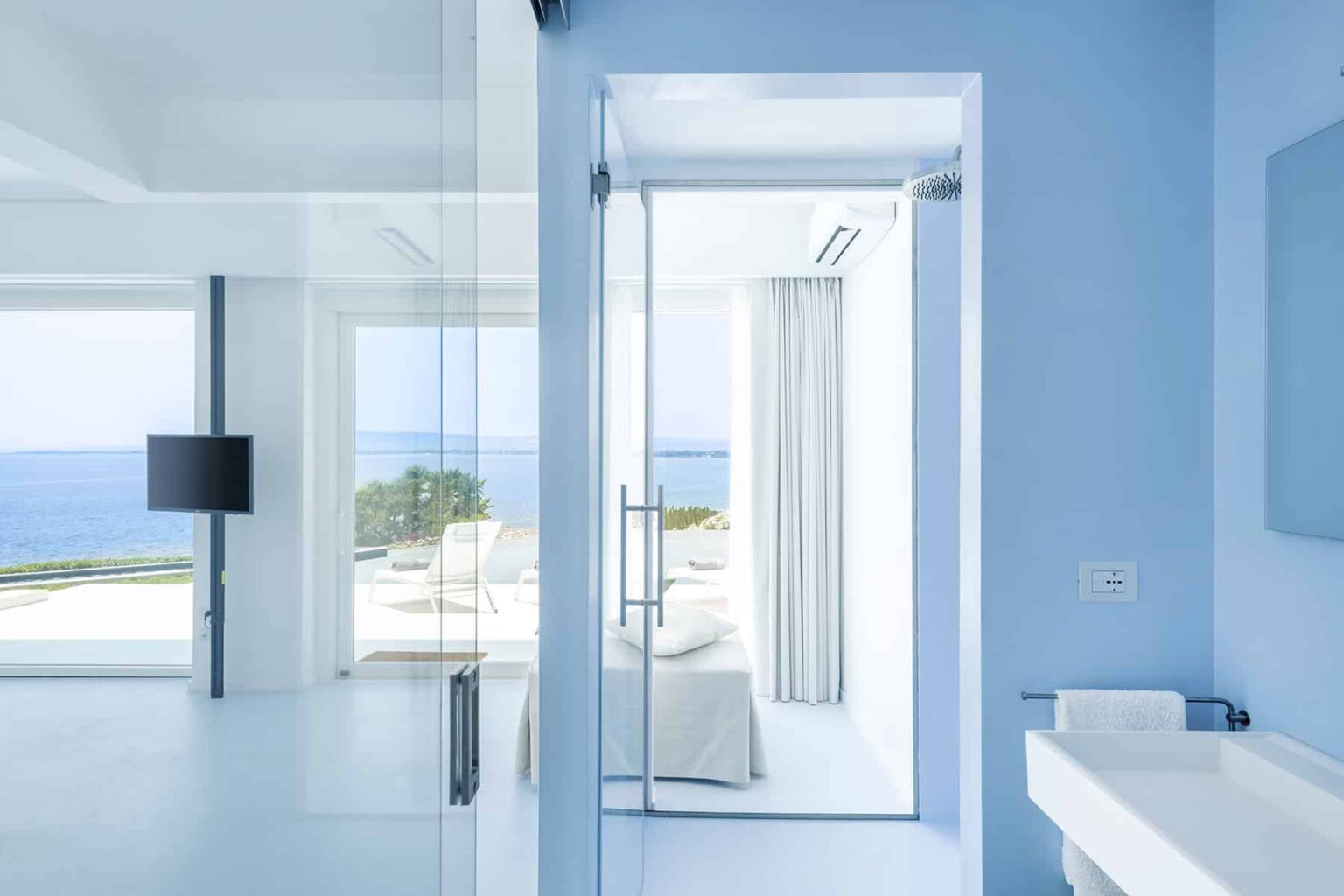 Syracuse Luxury Seafront Villa | Sicily image 34 | Only on SopranoVillas