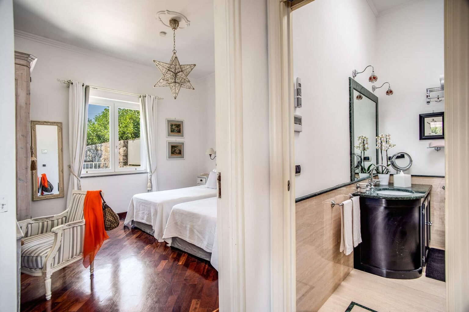 Sorrento Cliffside Villa | Amalfi Coast image 32 | Only on SopranoVillas