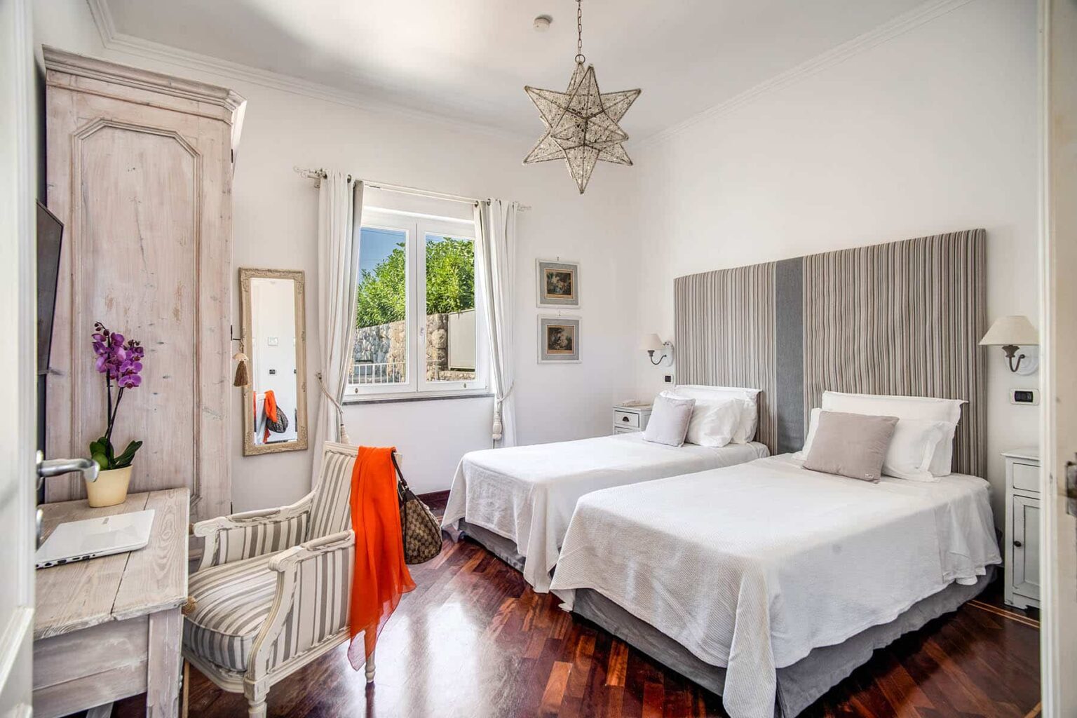 Sorrento Cliffside Villa | Amalfi Coast image 31 | Only on SopranoVillas
