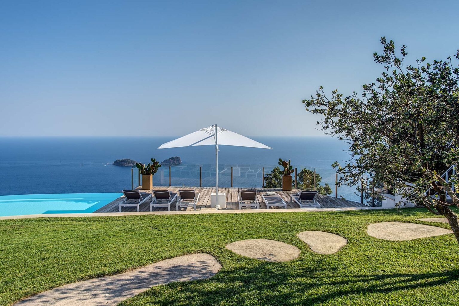Sorrento Cliffside Villa | Amalfi Coast image 2 | Only on SopranoVillas