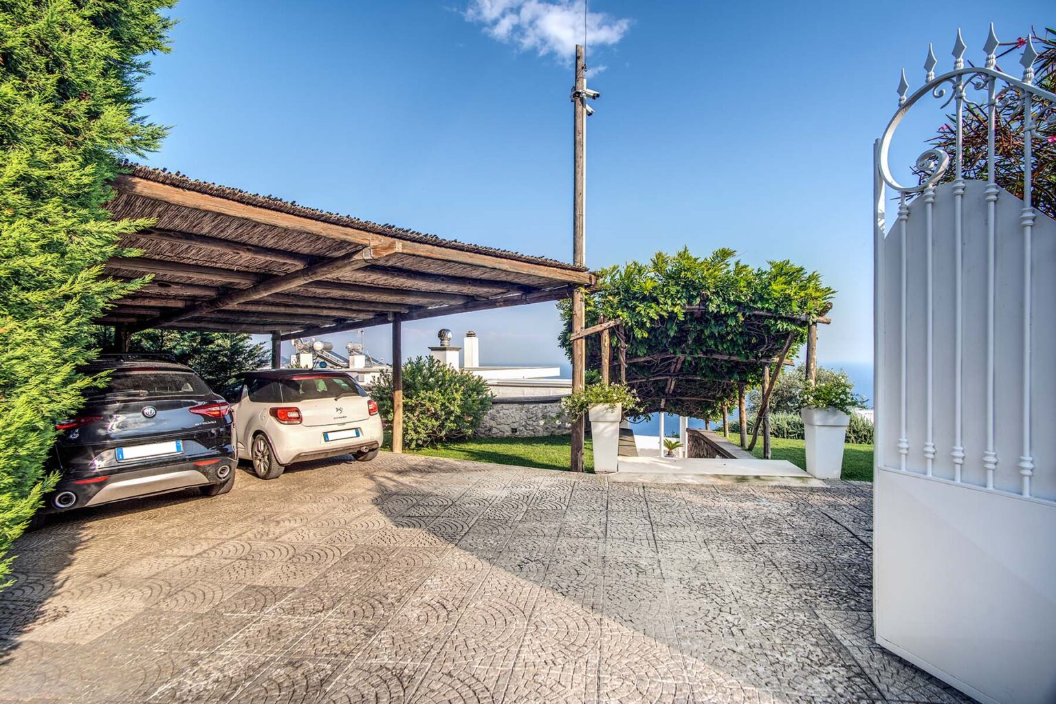 Sorrento Cliffside Villa | Amalfi Coast image 41 | Only on SopranoVillas