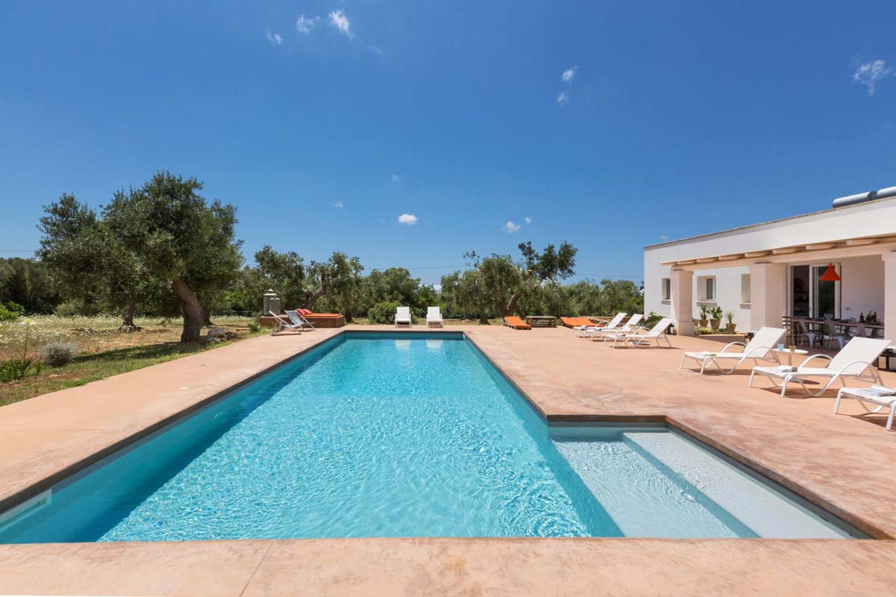 Private swimming pool and shaded terrace beside a villa in Salento