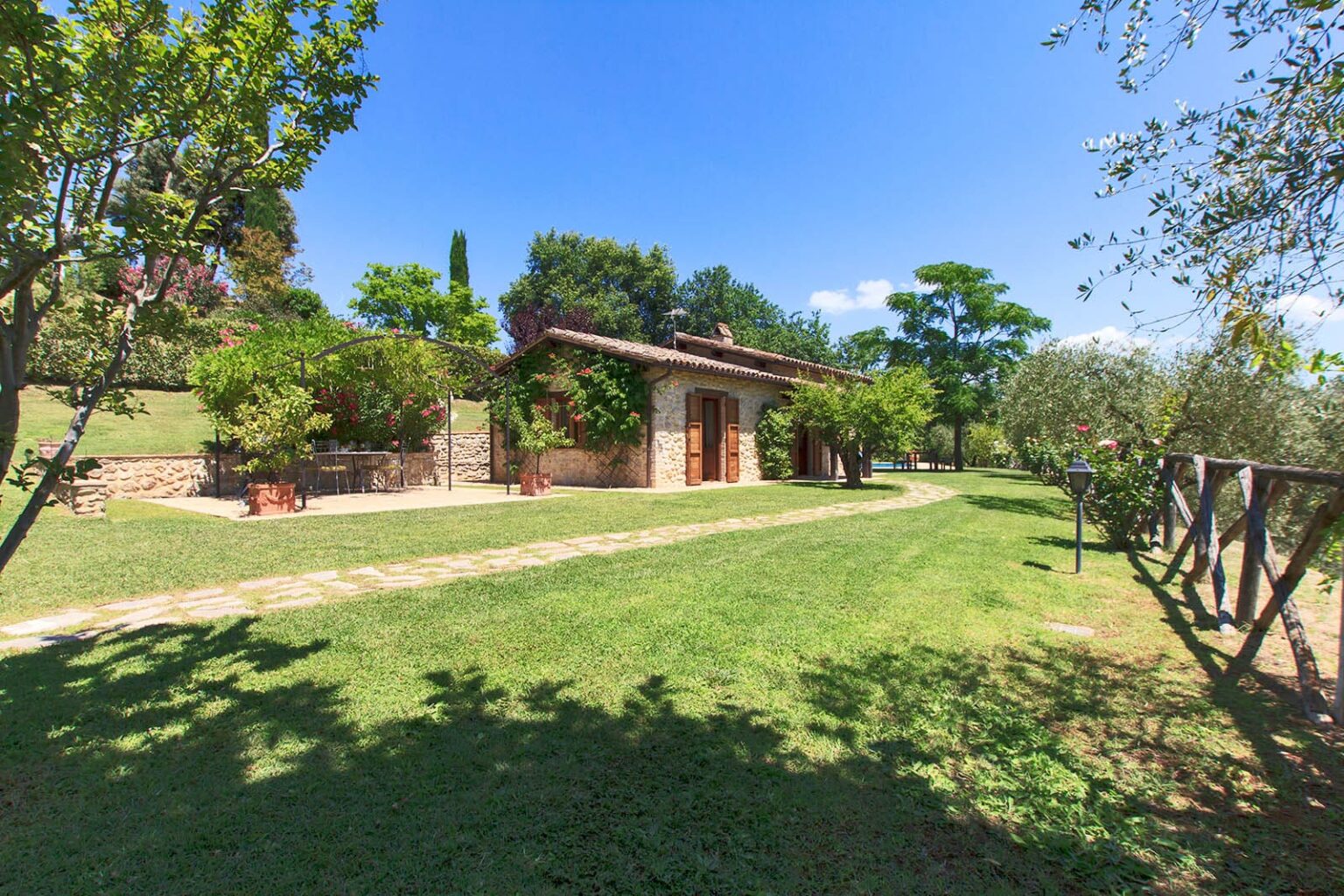 Sabina Romantic Villa | Lazio image 17 | Only on SopranoVillas