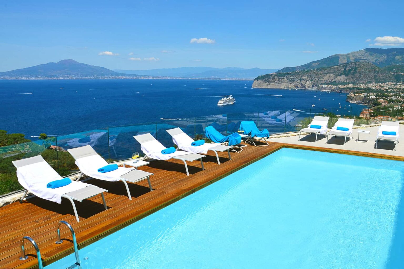 Sorrento Seaview Luxury Villa | Amalfi Coast image 4 | Only on SopranoVillas