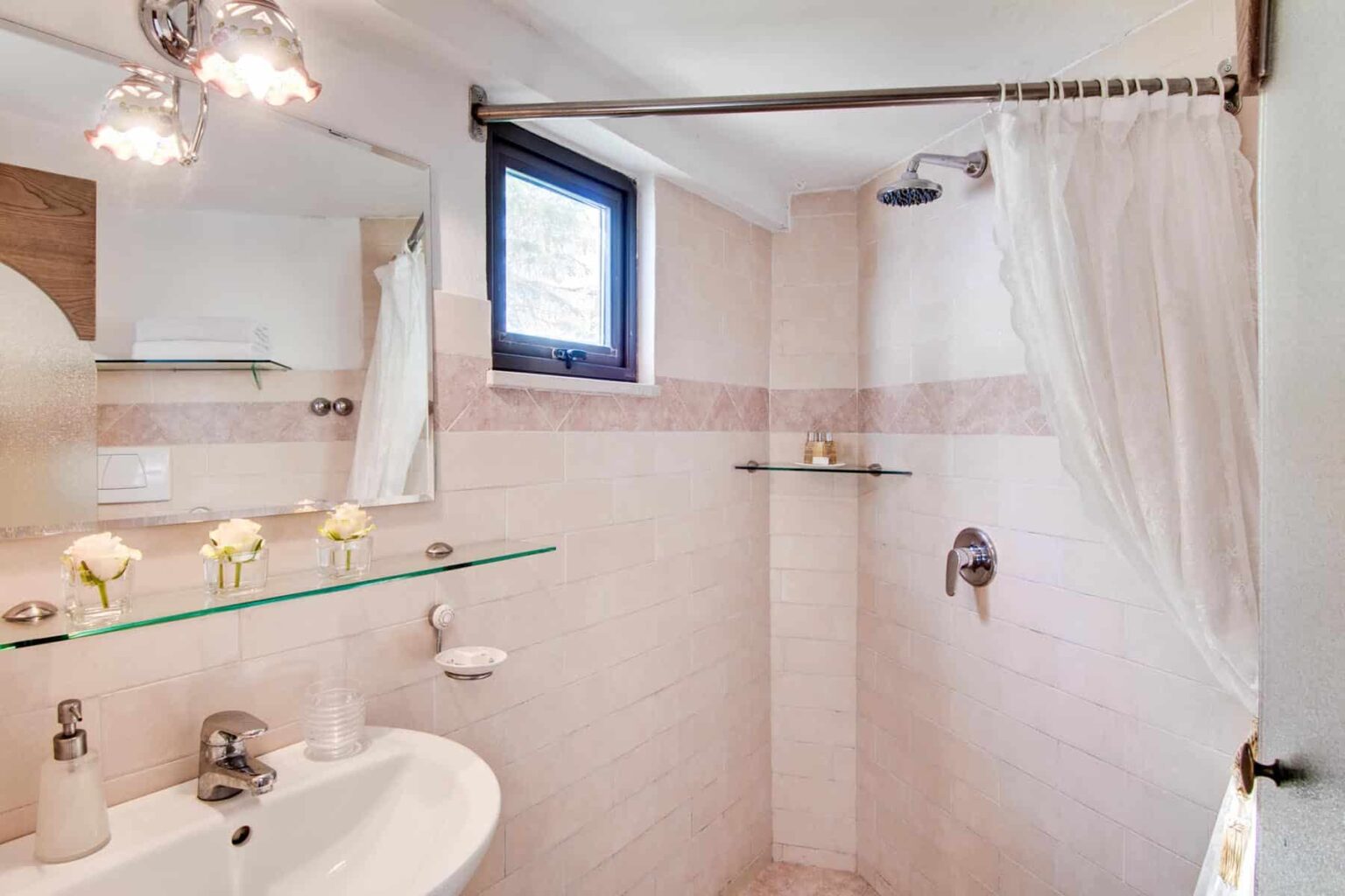 Positano Luxury Villa | Amalfi Coast image 28 | Only on SopranoVillas