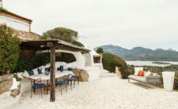 Outdoor patio area with a dining table and chairs, surrounded by lush greenery and mountains in the background, offering a scenic view of the landscape. Ideal for relaxation and entertaining.