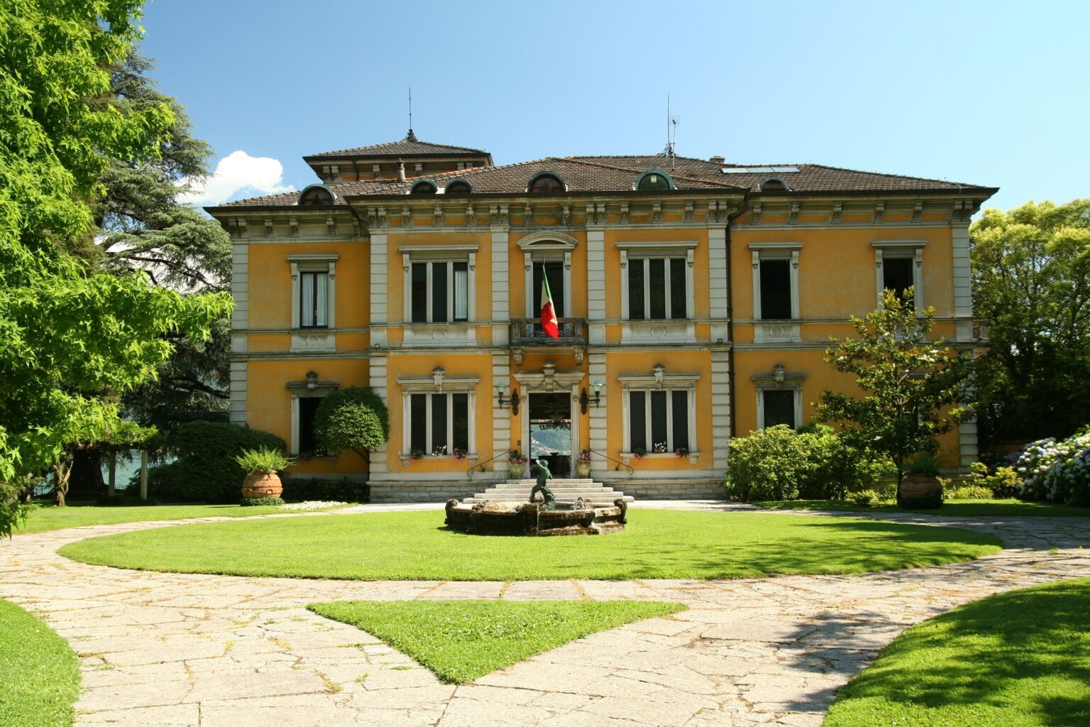 Lakefront Historic Mansion | Lake Como | Only on SopranoVillas
