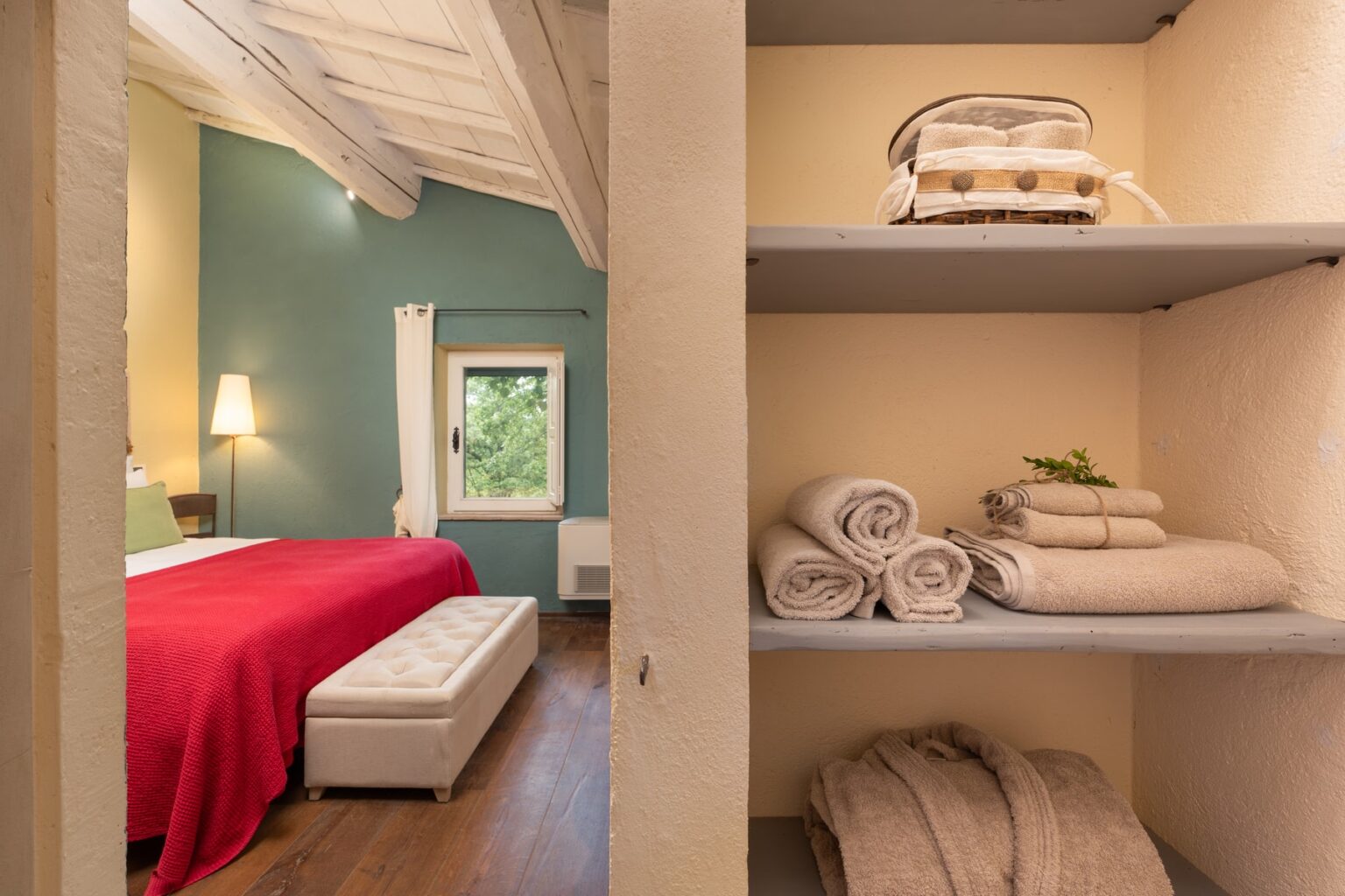 Val d’Orcia Swimming Pool House | Tuscany image 36 | Only on SopranoVillas