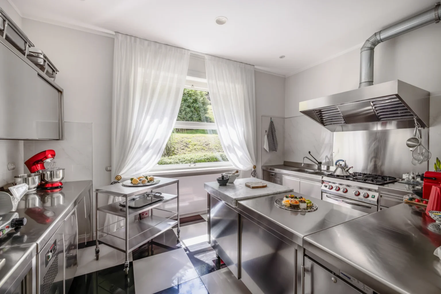 Borromean View Villa | Lake Maggiore image 9 | Only on SopranoVillas
