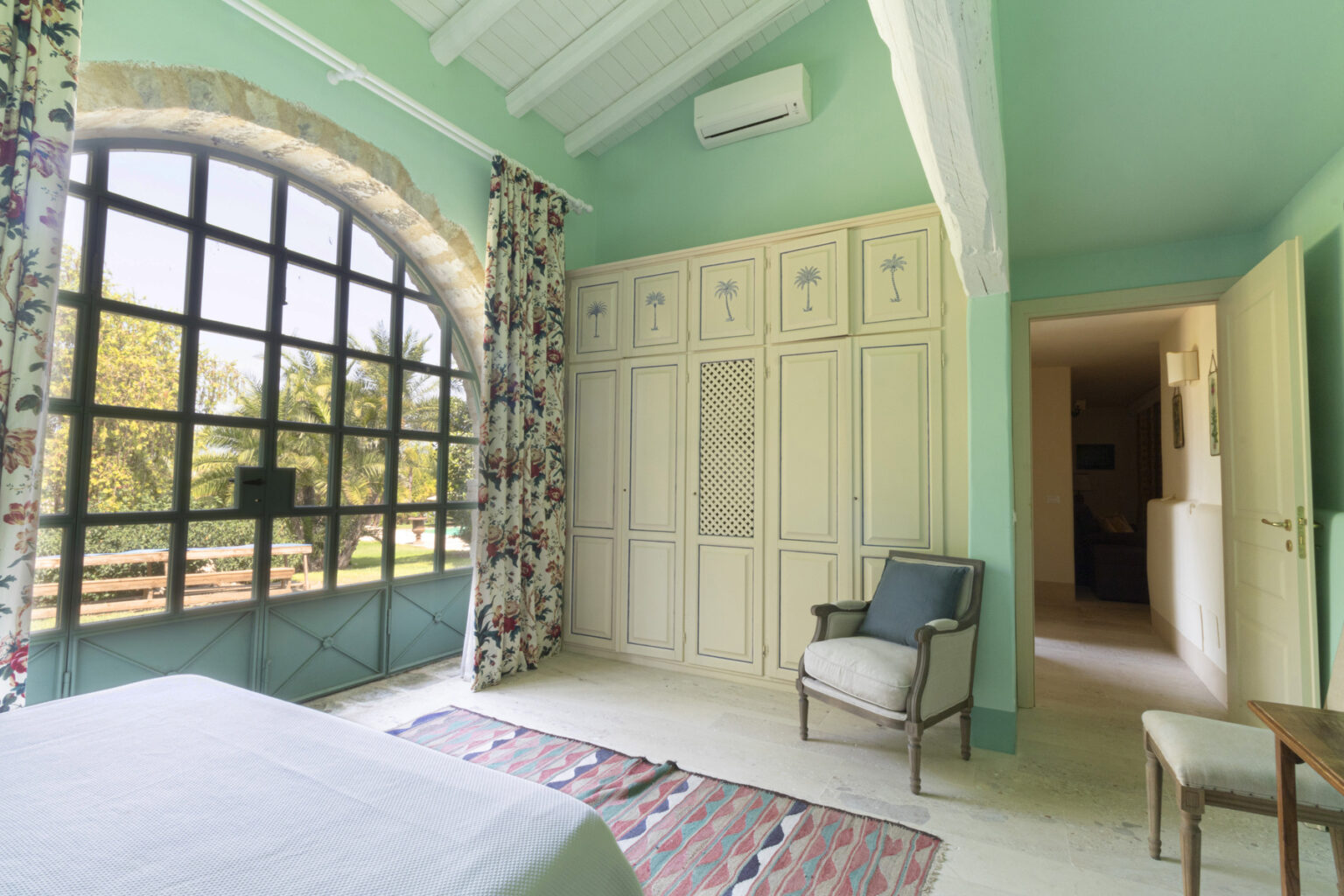 Catania Fully Staffed Villa | Sicily image 19 | Only on SopranoVillas