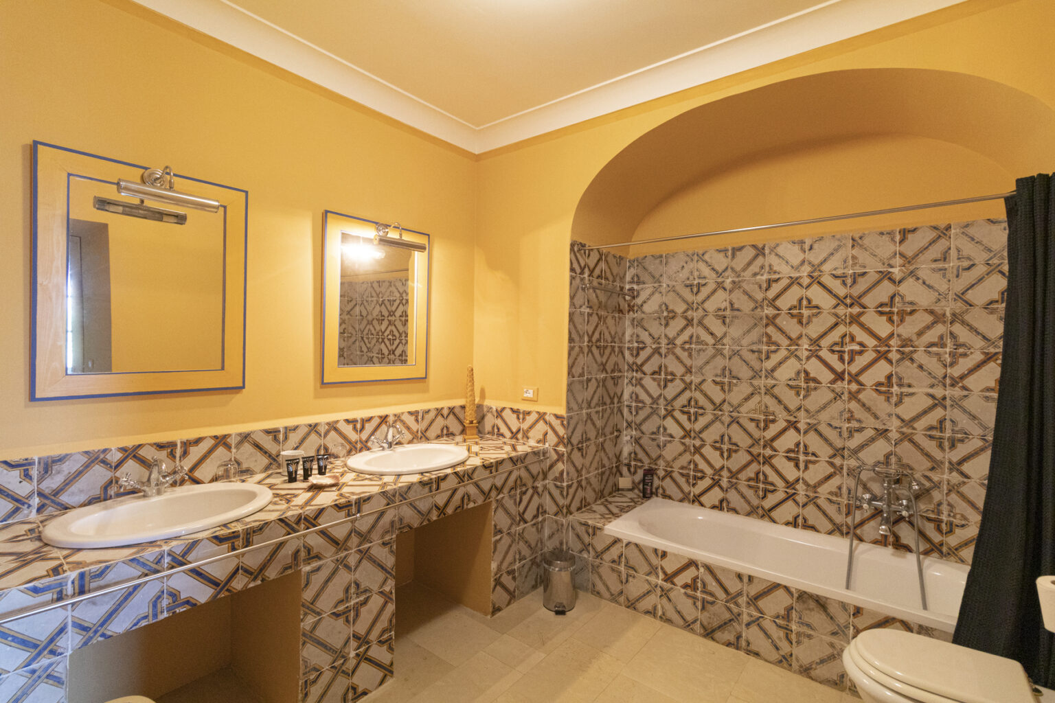 Catania Fully Staffed Villa | Sicily image 41 | Only on SopranoVillas
