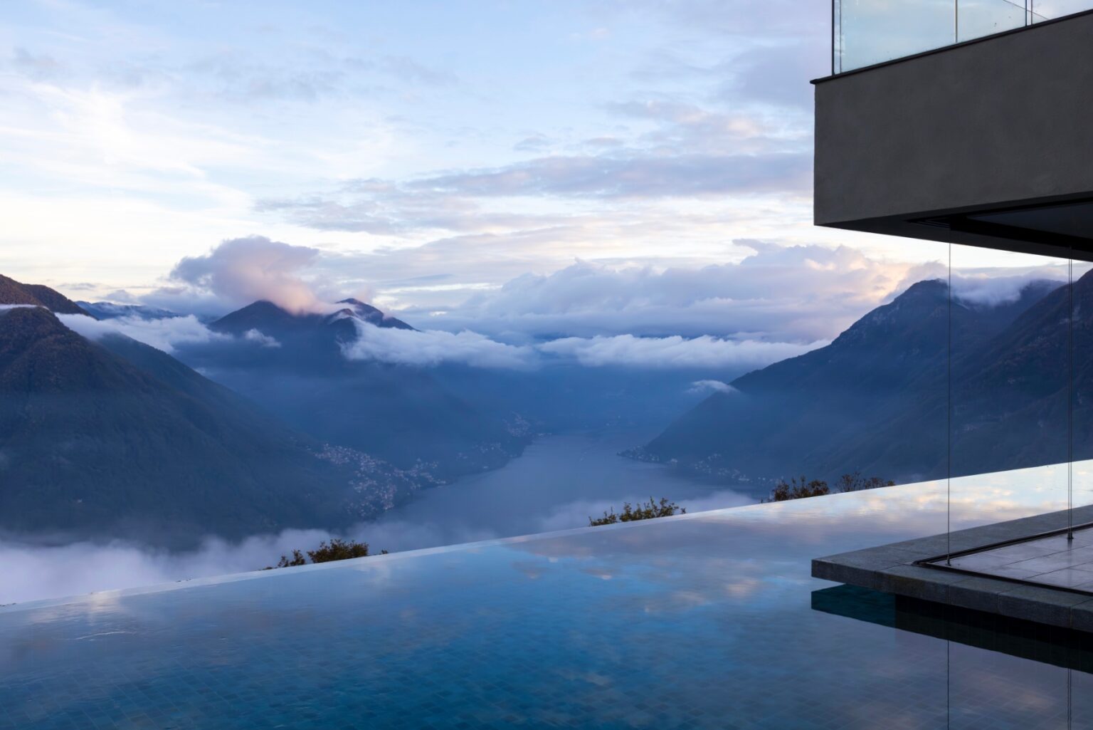Art Nouveau Luxury Villa | Lake Como image 61 | Only on SopranoVillas