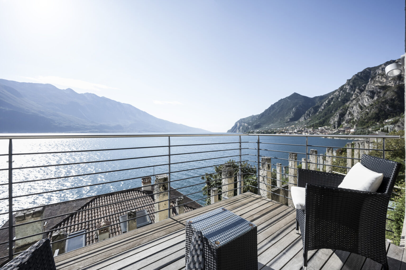 Lakefront Romantic Villa | Lake Garda image 8 | Only on SopranoVillas