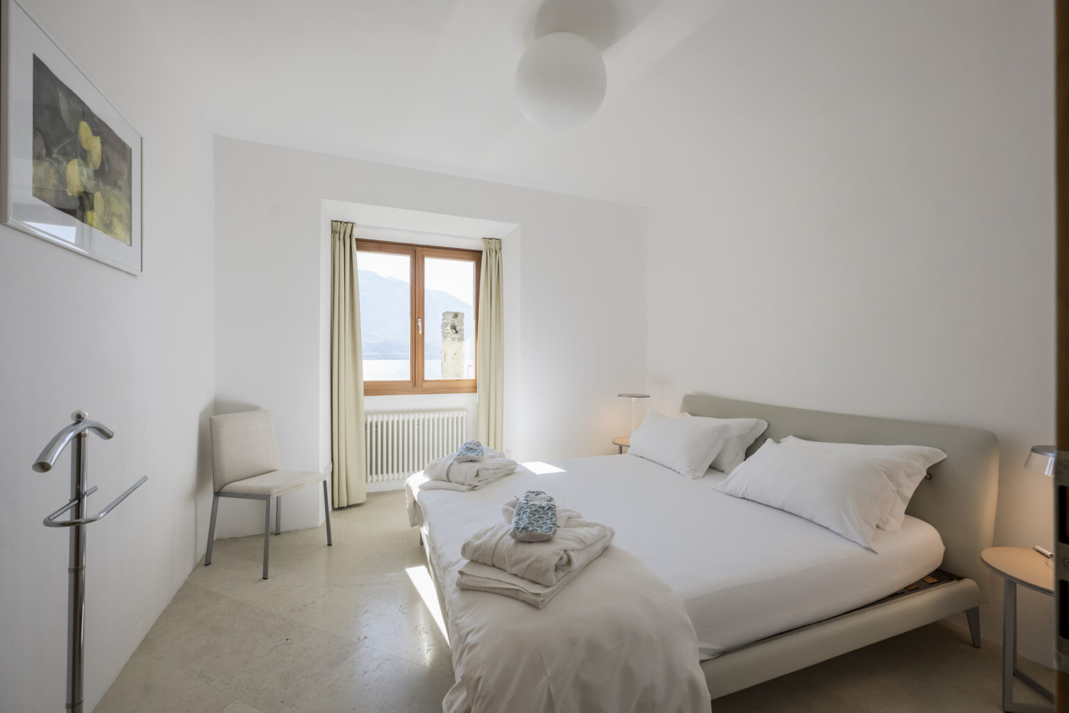 Lakefront Romantic Villa | Lake Garda image 9 | Only on SopranoVillas