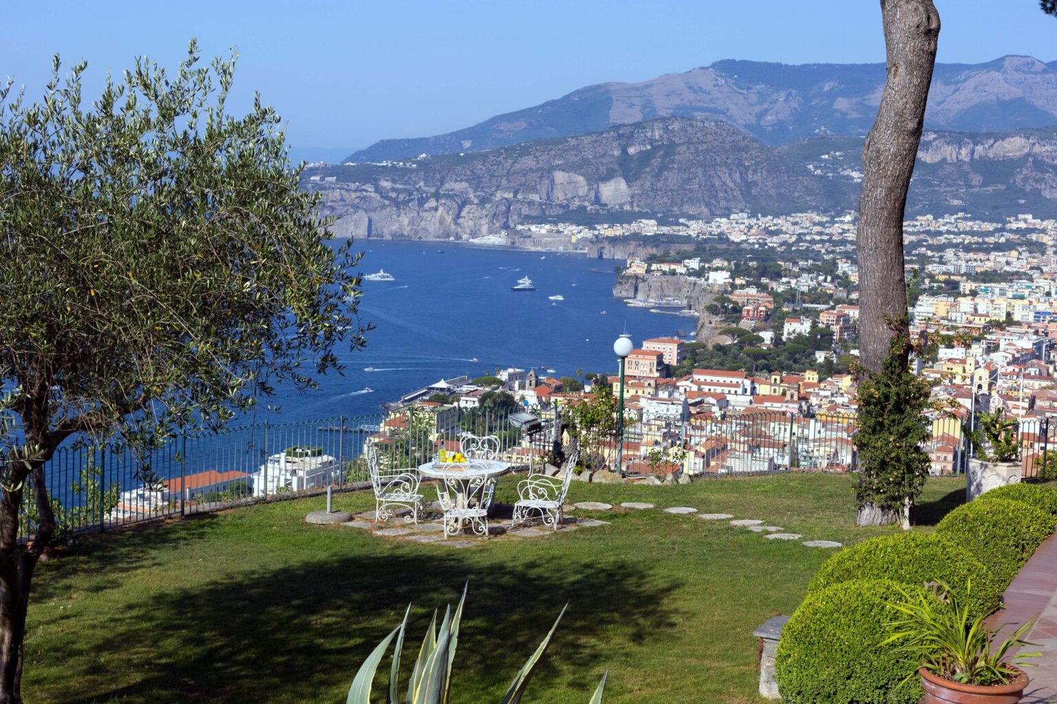Sorrento Scenic Luxury Villa | Amalfi Coast image 12 | Only on SopranoVillas