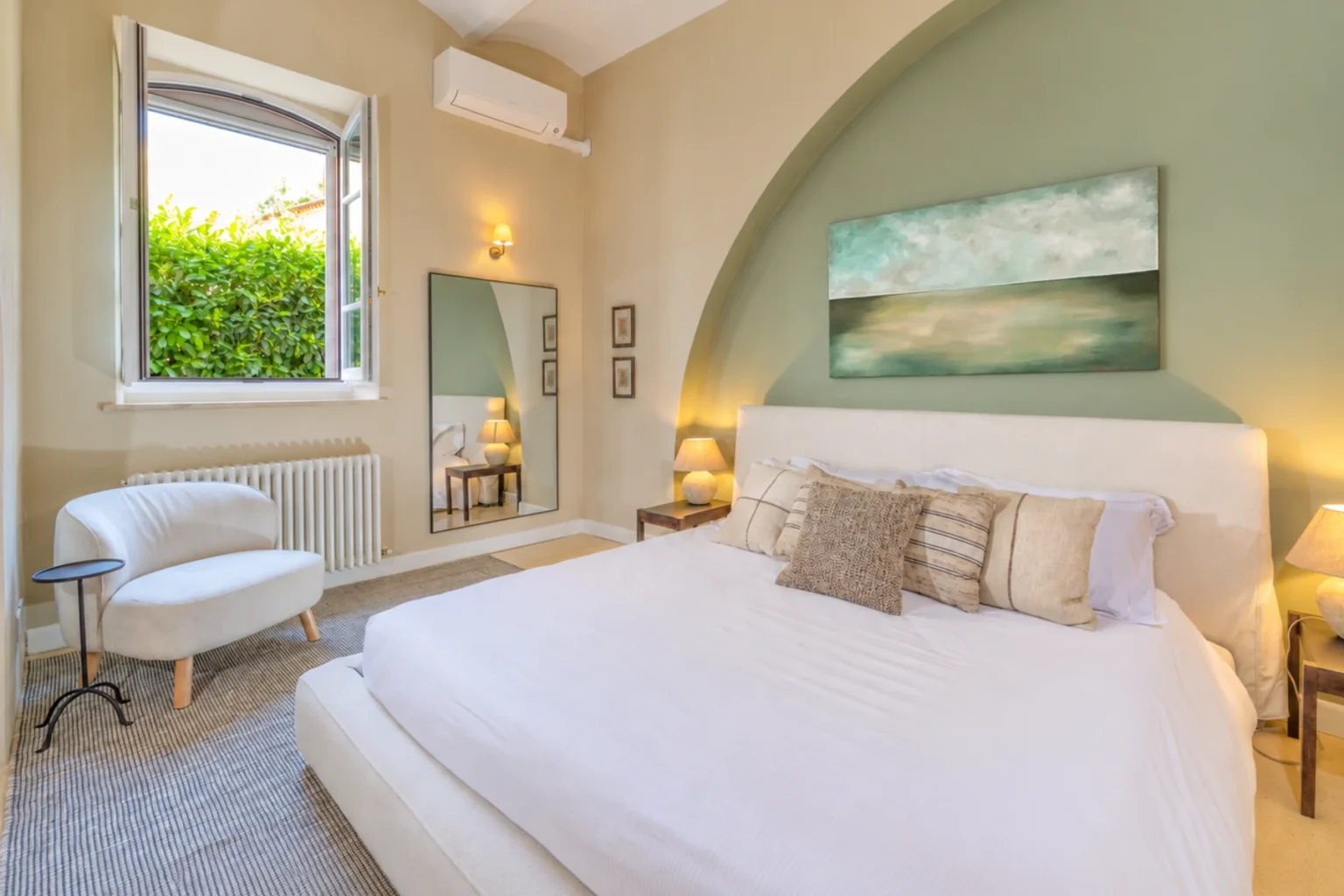 Olive Grove Luxurious Getaway | Tuscany image 10 | Only on SopranoVillas