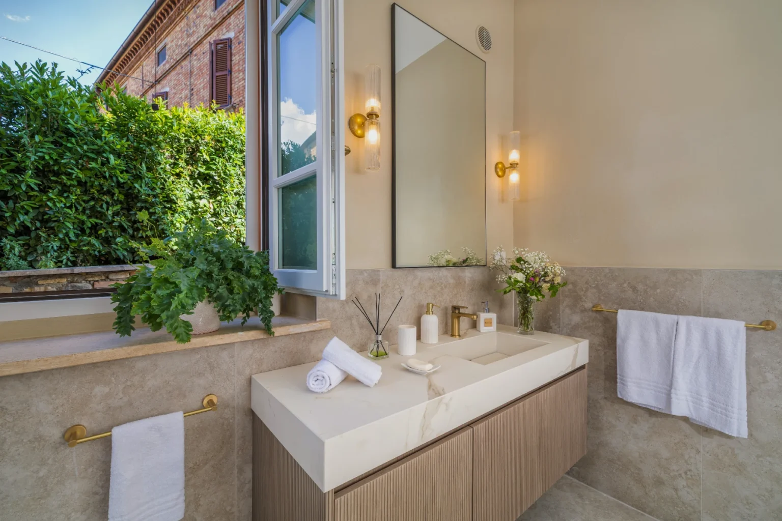 Olive Grove Luxurious Getaway | Tuscany image 8 | Only on SopranoVillas
