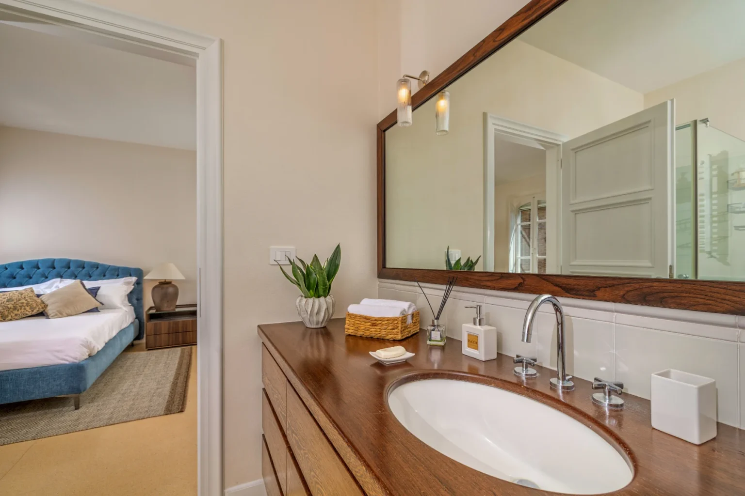 Olive Grove Luxurious Getaway | Tuscany image 15 | Only on SopranoVillas