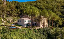 Charming countryside villa surrounded by lush greenery, featuring a spacious garden, swimming pool, and beautiful mountain views, ideal for a relaxing getaway.