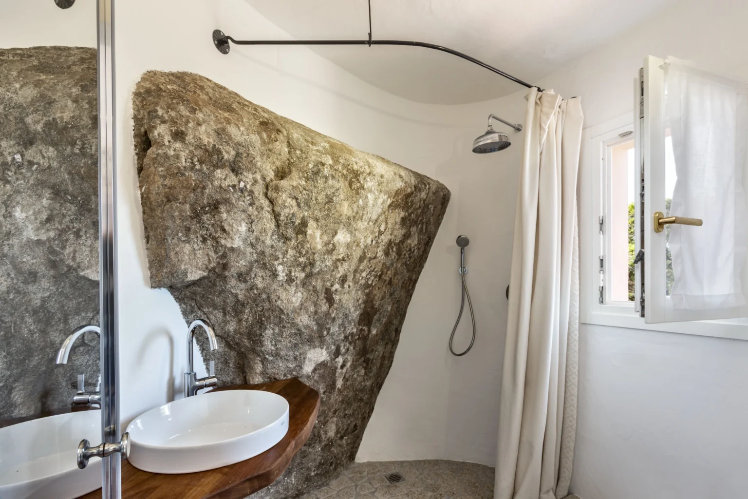 Mediterranean Private Retreat | Sardinia image 19 | Only on SopranoVillas