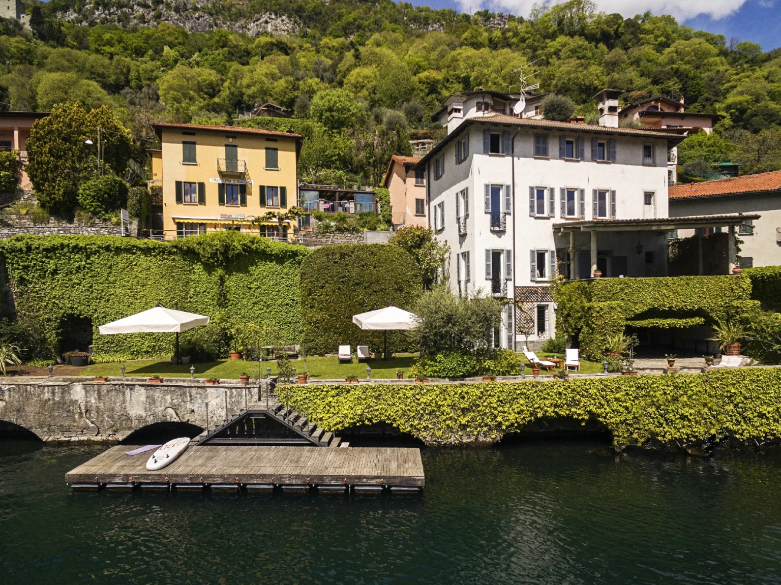 Waterfront Elegant Villa | Lake Como image 2 | Only on SopranoVillas