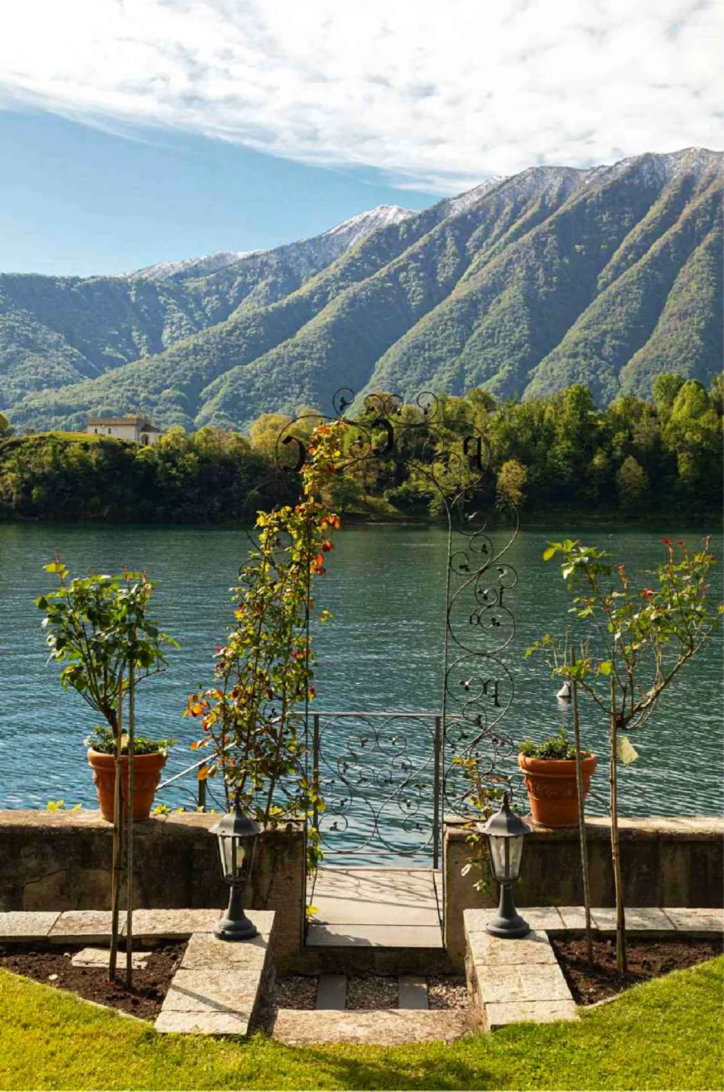 Waterfront Elegant Villa | Lake Como image 5 | Only on SopranoVillas