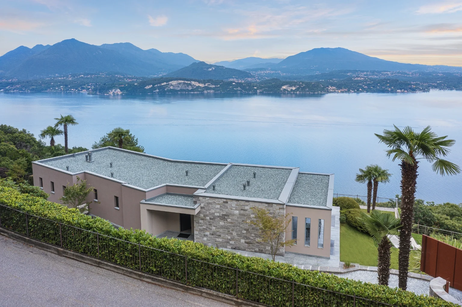 Modern Lakeview Villa | Lake Maggiore image 5 | Only on SopranoVillas