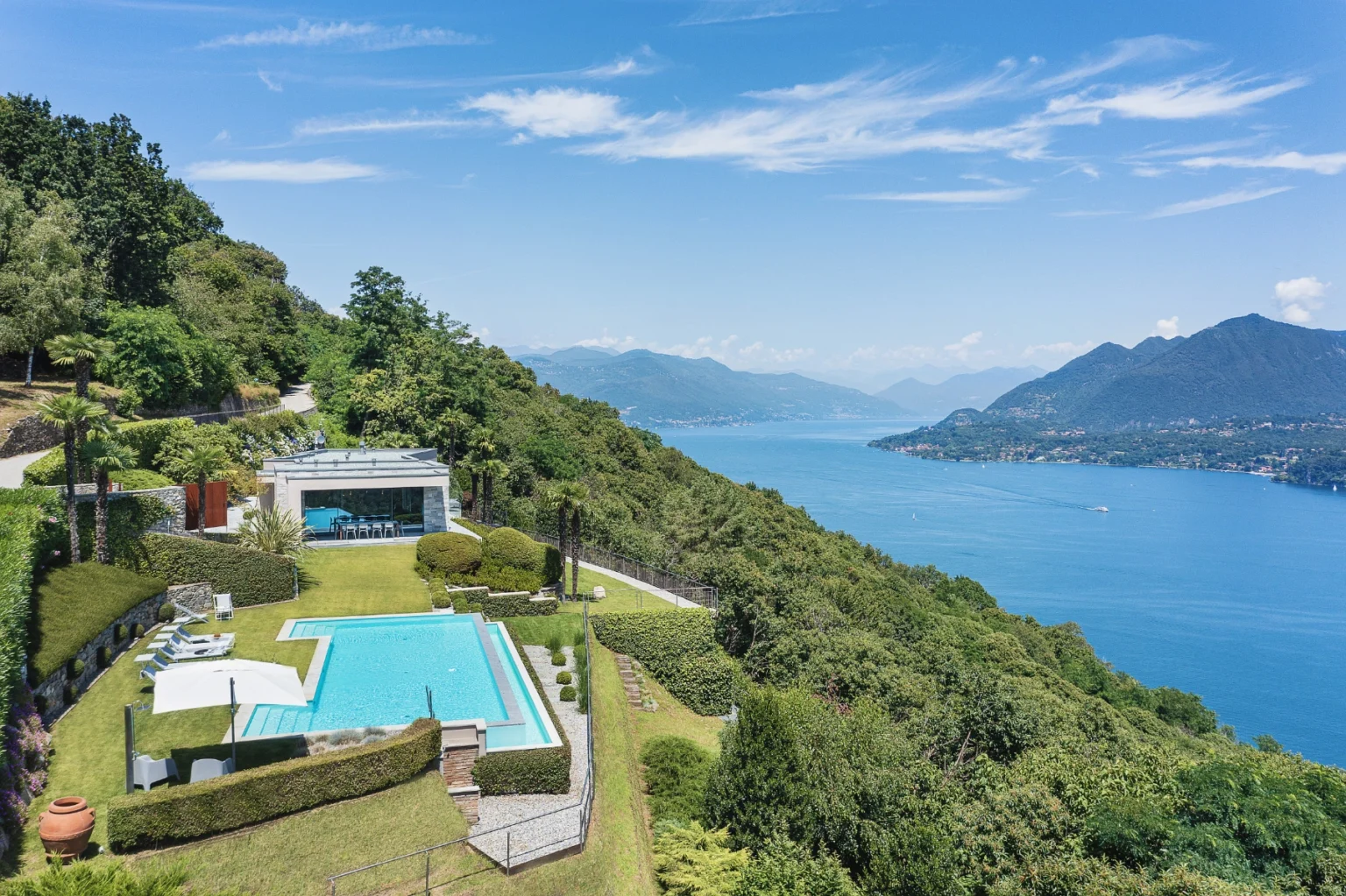 Modern Lakeview Villa | Lake Maggiore image 7 | Only on SopranoVillas