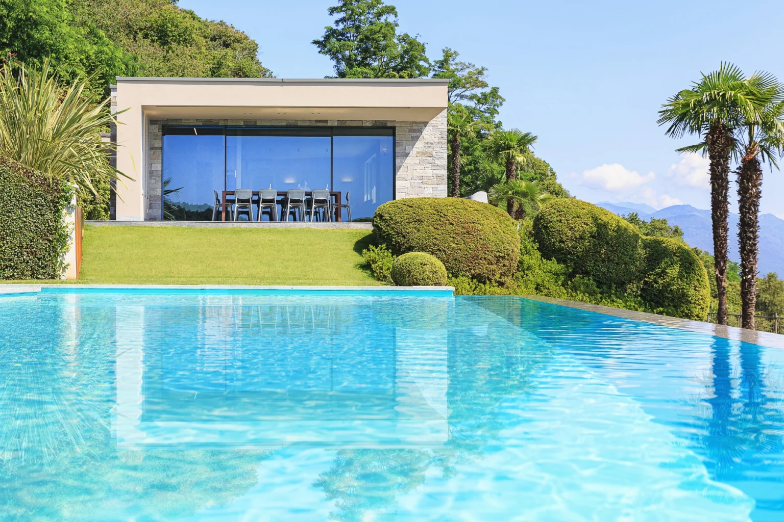 Modern Lakeview Villa | Lake Maggiore image 9 | Only on SopranoVillas