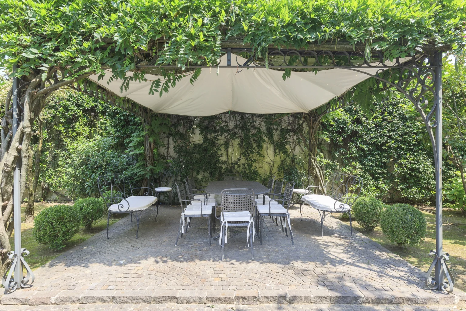 Stresa Elegant Villa | Lake Maggiore image 8 | Only on SopranoVillas
