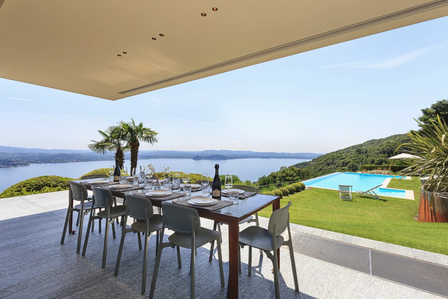 Modern Lakeview Villa | Lake Maggiore image 10 | Only on SopranoVillas