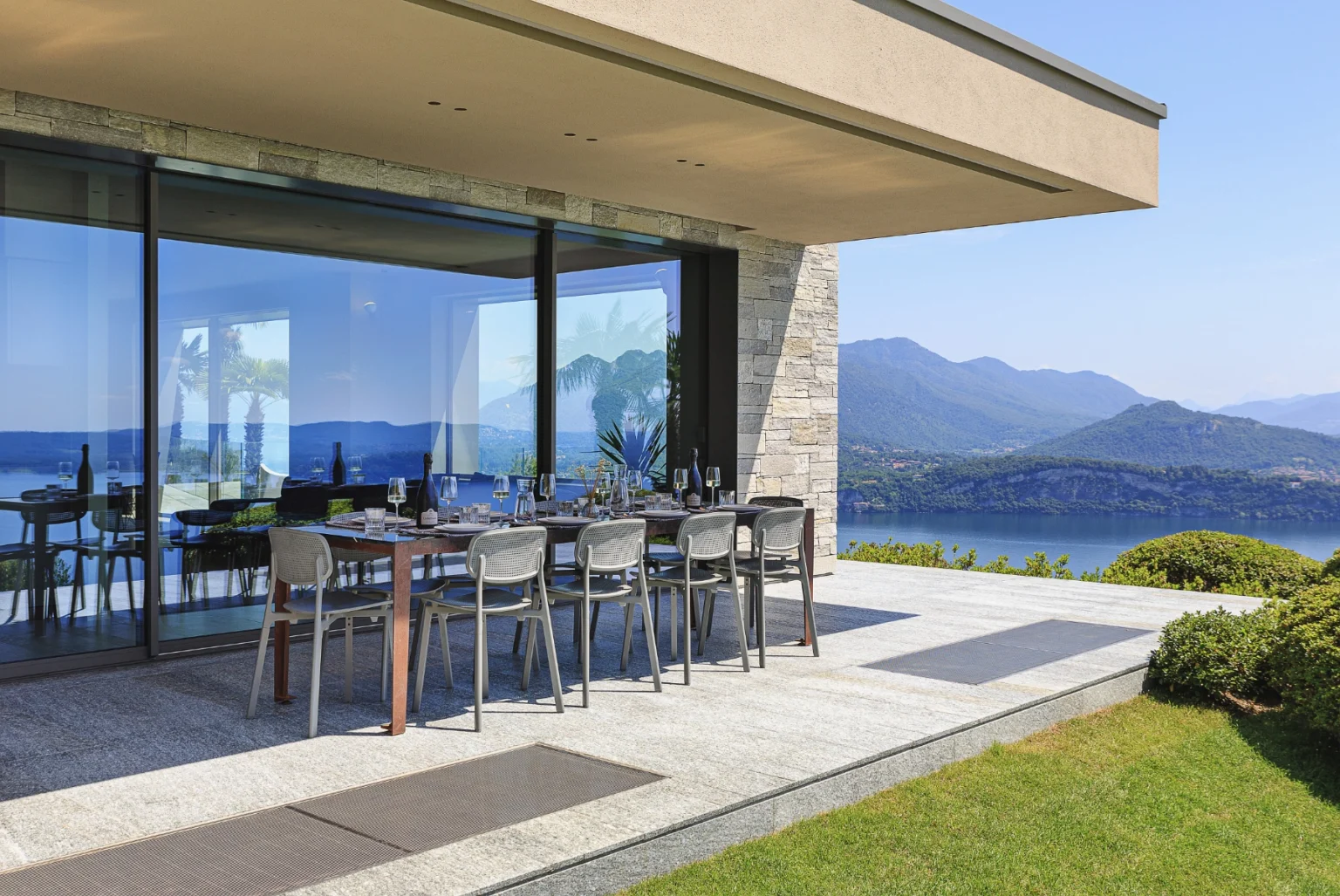 Modern Lakeview Villa | Lake Maggiore image 11 | Only on SopranoVillas
