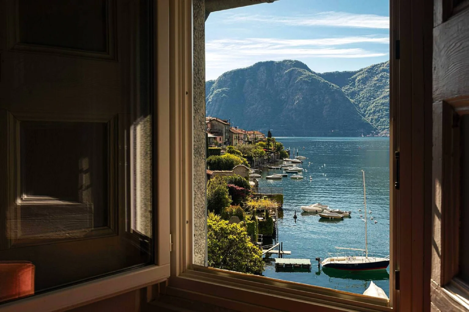 Waterfront Elegant Villa | Lake Como image 14 | Only on SopranoVillas