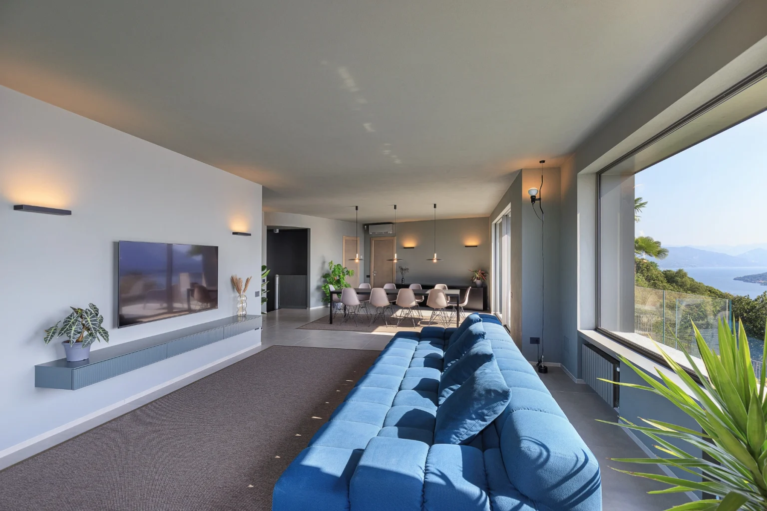 Modern Lakeview Villa | Lake Maggiore image 14 | Only on SopranoVillas