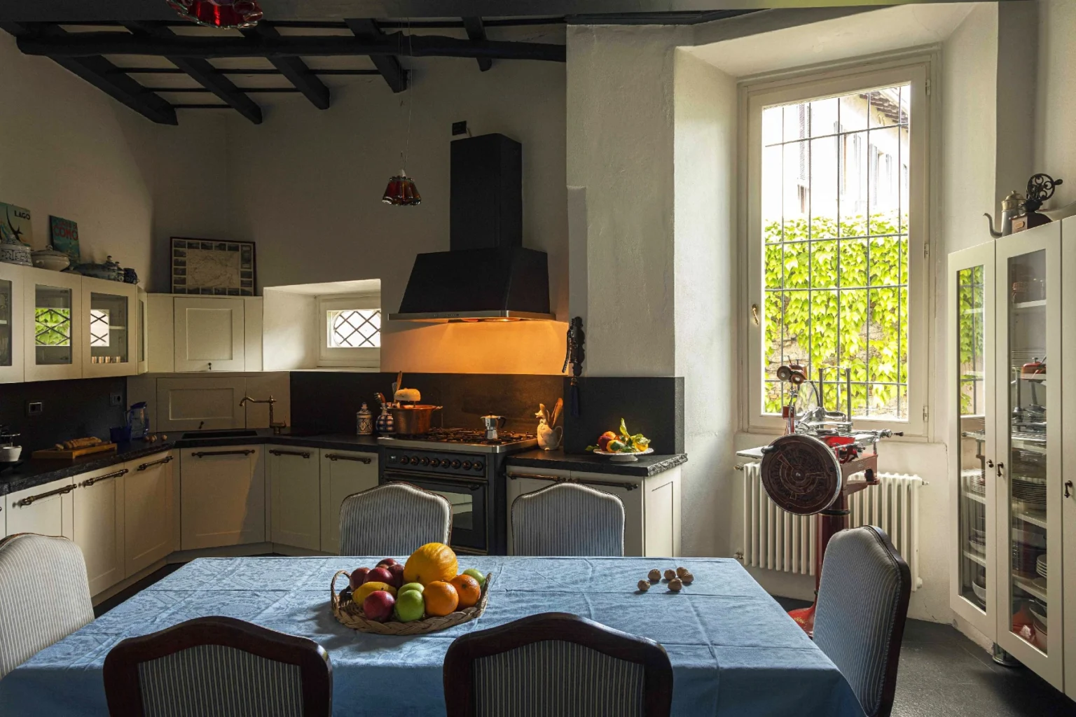 Waterfront Elegant Villa | Lake Como image 17 | Only on SopranoVillas