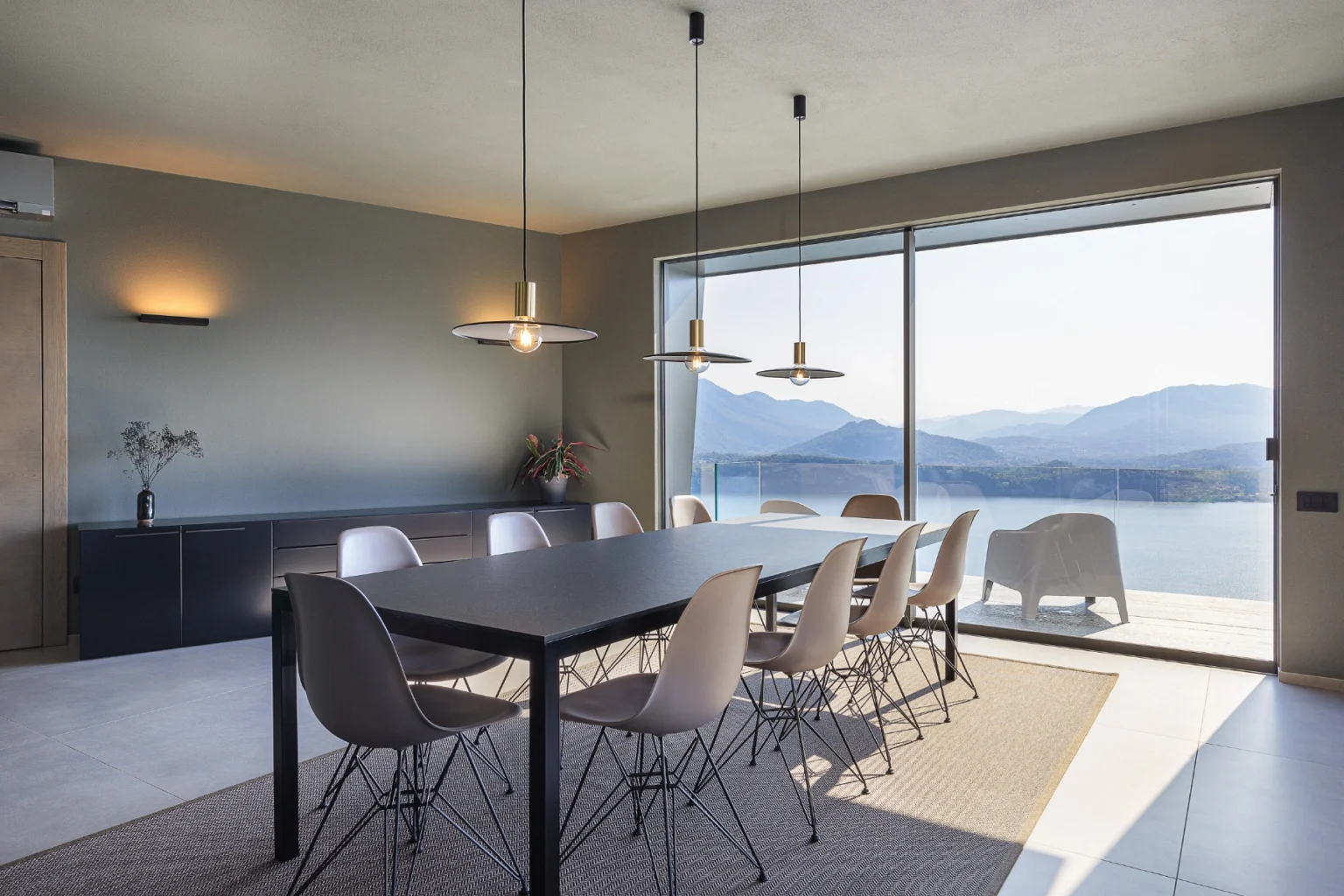 Modern Lakeview Villa | Lake Maggiore image 15 | Only on SopranoVillas