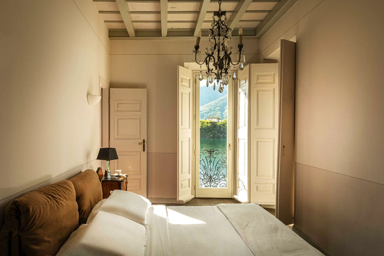 Waterfront Elegant Villa | Lake Como image 18 | Only on SopranoVillas
