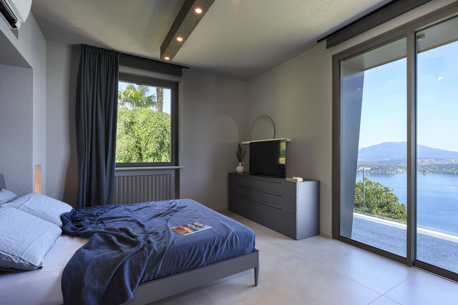 Modern Lakeview Villa | Lake Maggiore image 19 | Only on SopranoVillas