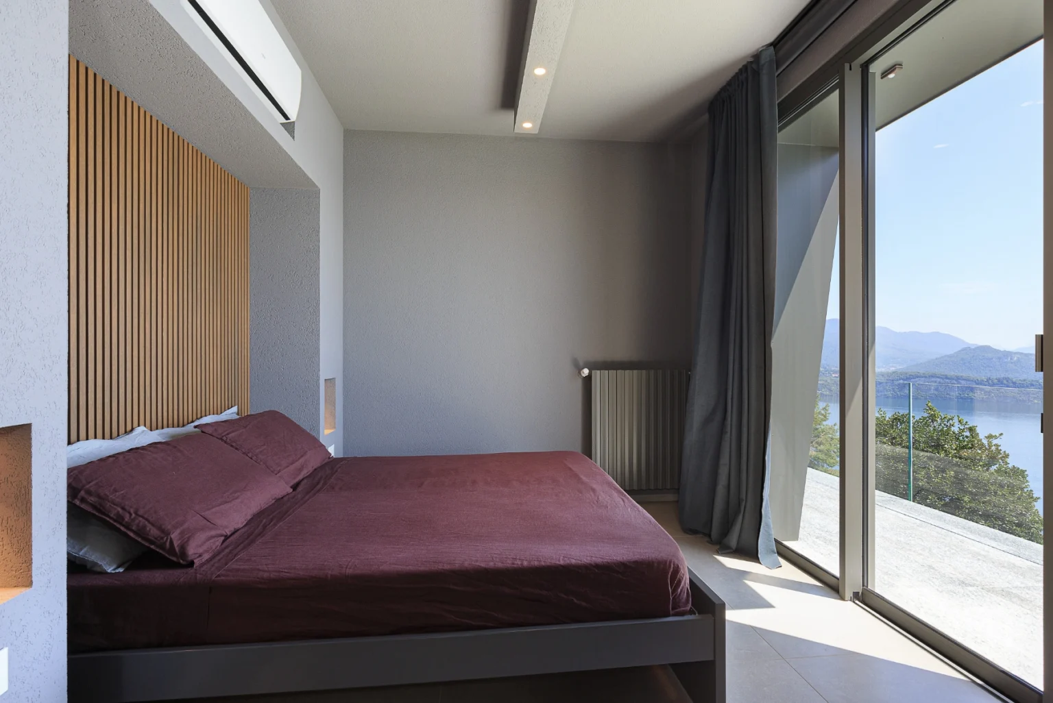 Modern Lakeview Villa | Lake Maggiore image 23 | Only on SopranoVillas