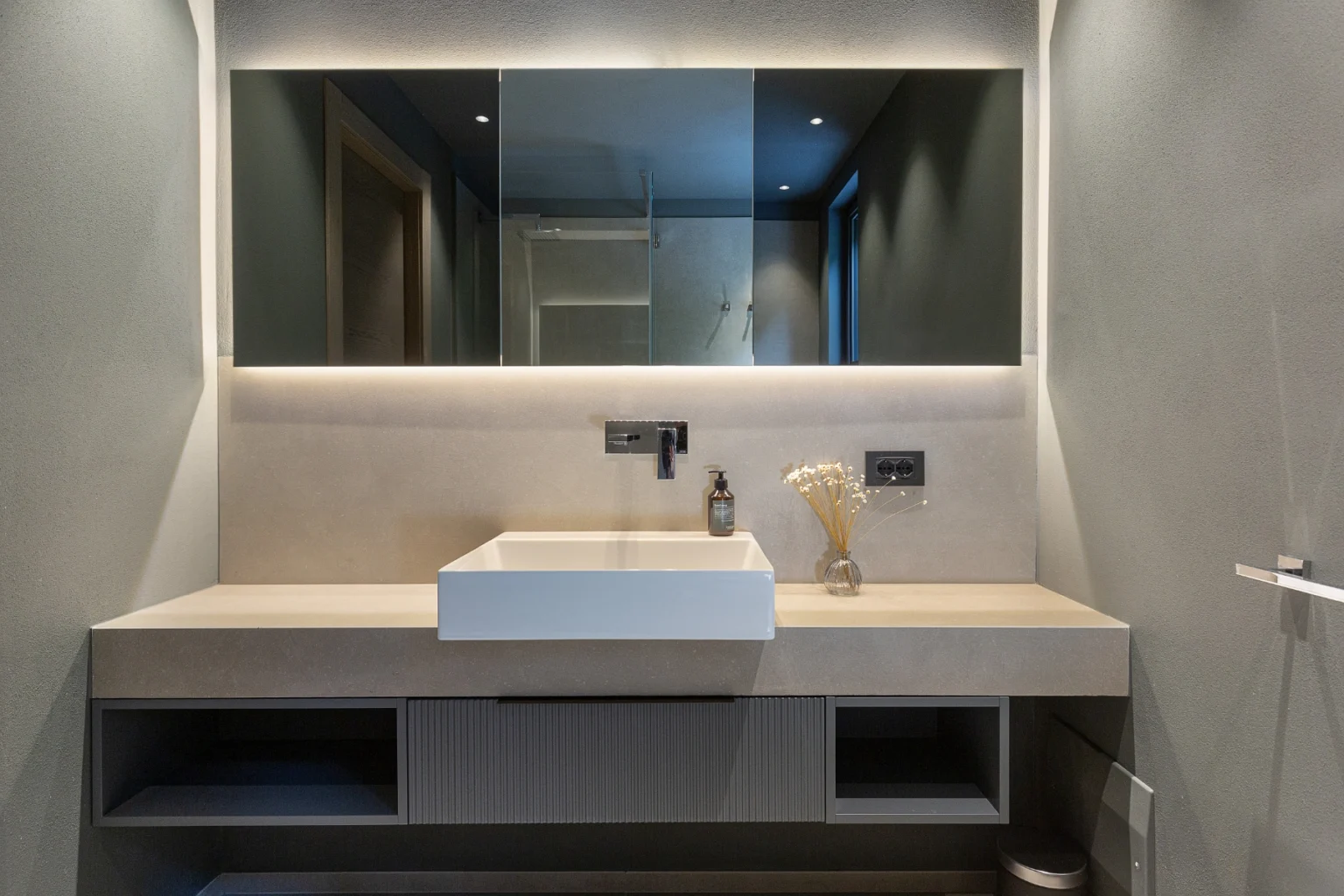 Modern Lakeview Villa | Lake Maggiore image 26 | Only on SopranoVillas