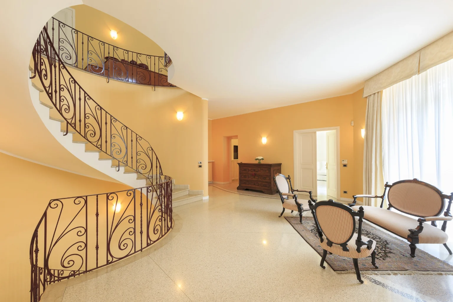 Stresa Elegant Villa | Lake Maggiore image 20 | Only on SopranoVillas
