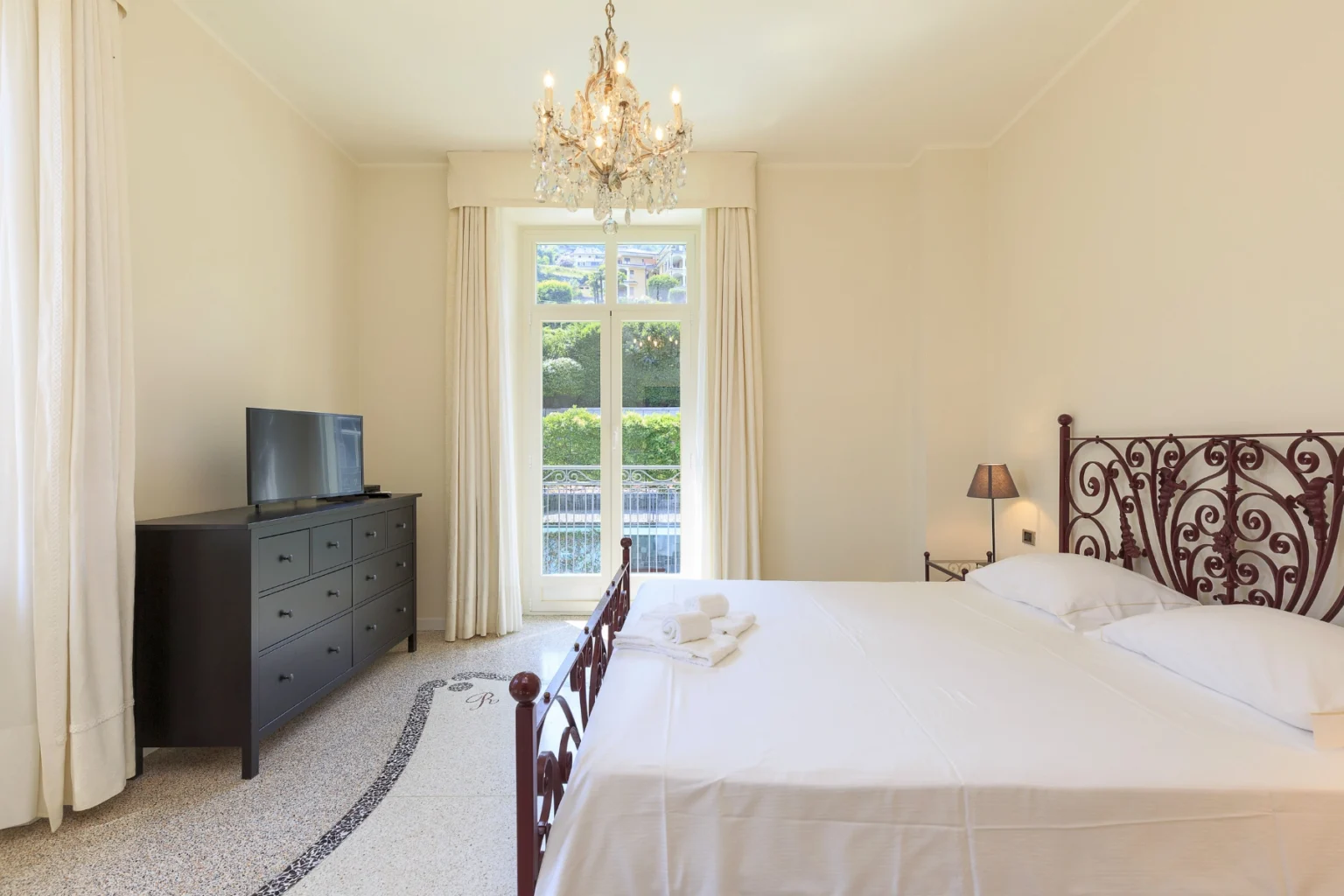 Stresa Elegant Villa | Lake Maggiore image 22 | Only on SopranoVillas
