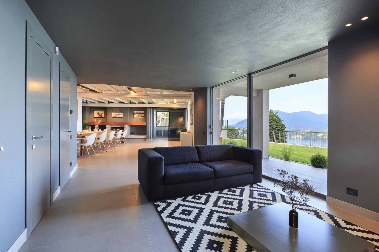 Modern Lakeview Villa | Lake Maggiore image 30 | Only on SopranoVillas