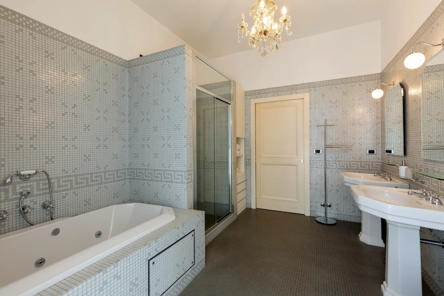 Stresa Elegant Villa | Lake Maggiore image 25 | Only on SopranoVillas