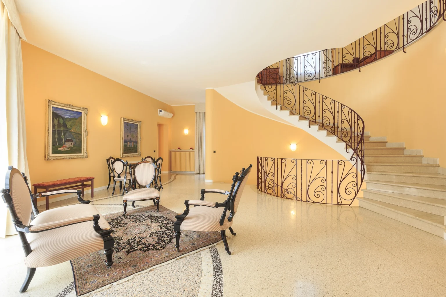Stresa Elegant Villa | Lake Maggiore image 35 | Only on SopranoVillas
