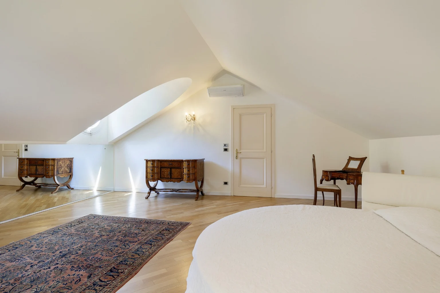 Stresa Elegant Villa | Lake Maggiore image 38 | Only on SopranoVillas