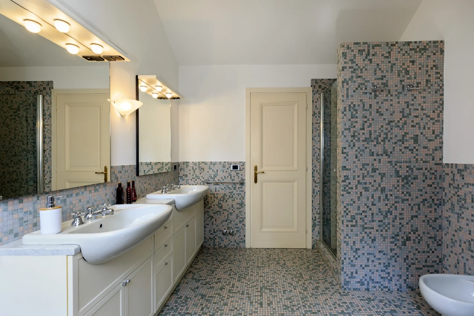 Stresa Elegant Villa | Lake Maggiore image 47 | Only on SopranoVillas